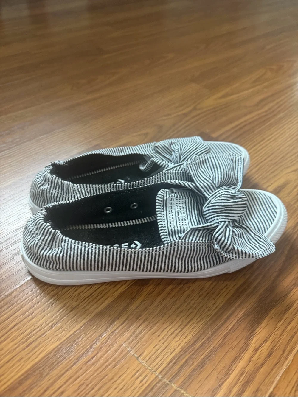 Converse Chuck Taylor All Star Pinstripe Knot Bow Slip On Sneakers 7